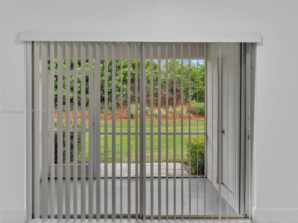 Active With Contract: $2,350 (1 beds, 1 baths, 960 Square Feet)