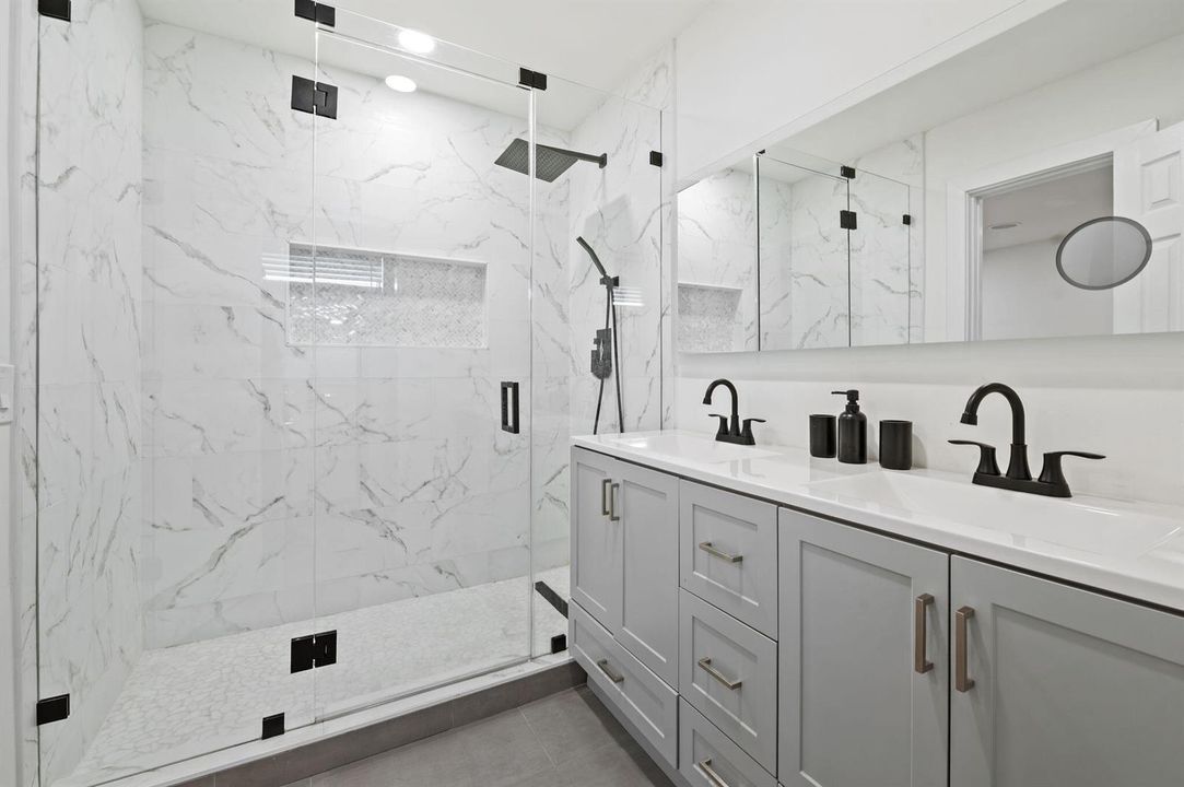 13-web-or-mls-5420-johnson-st