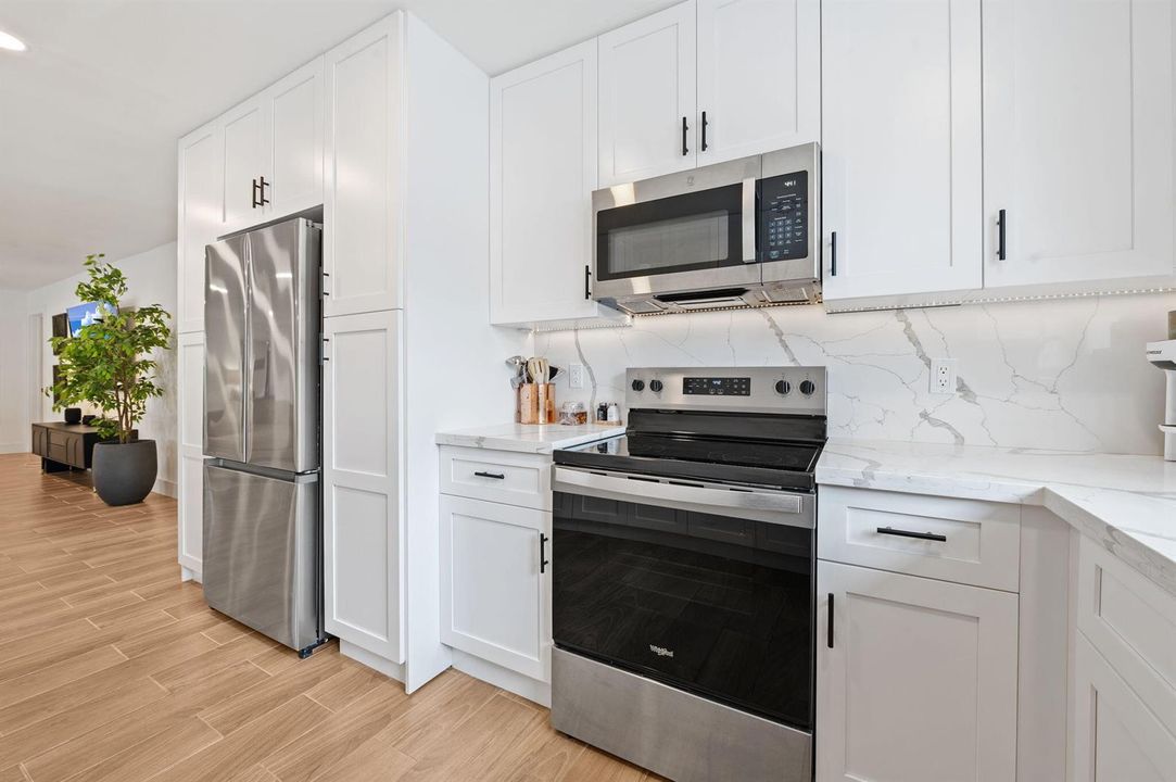 9-web-or-mls-5420-johnson-st