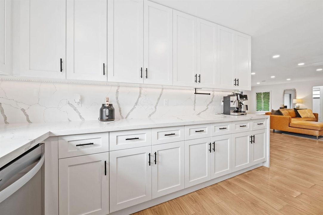 10-web-or-mls-5420-johnson-st