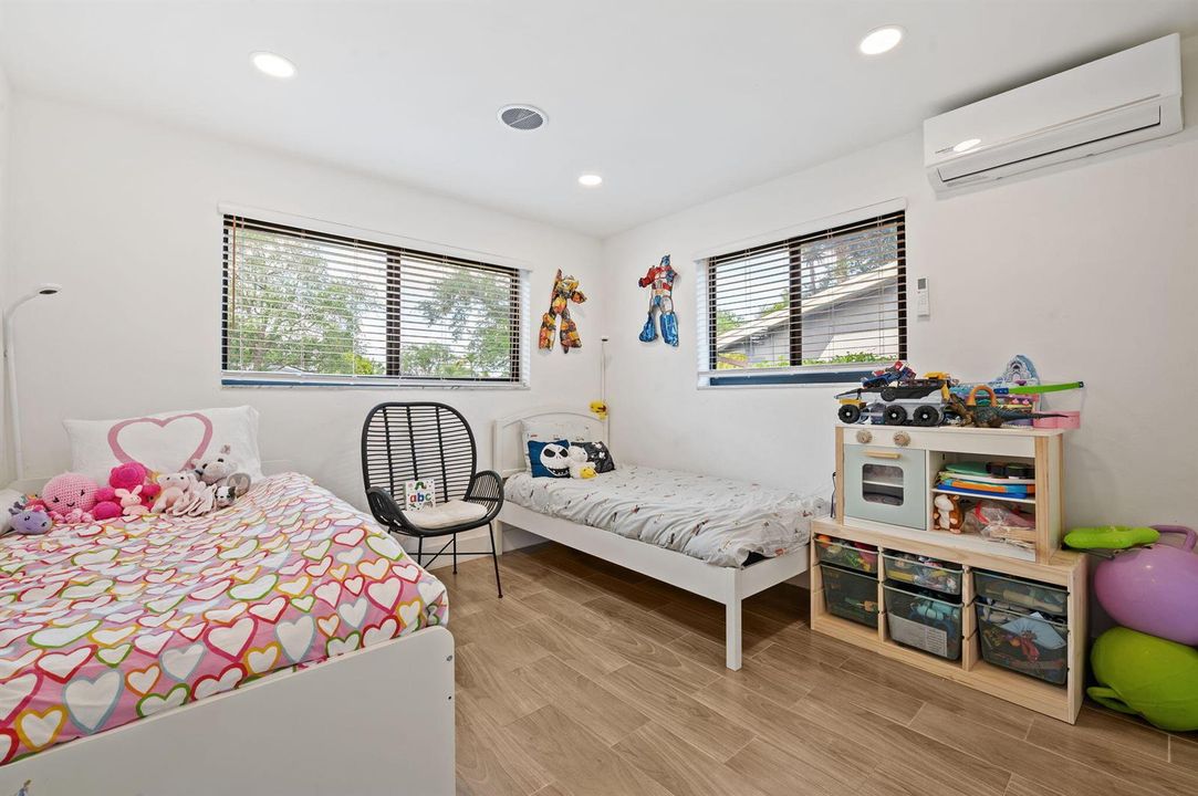 15-web-or-mls-5420-johnson-st