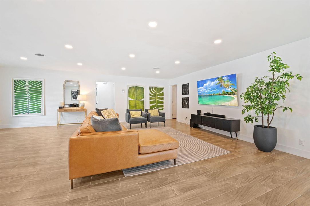 4-web-or-mls-5420-johnson-st