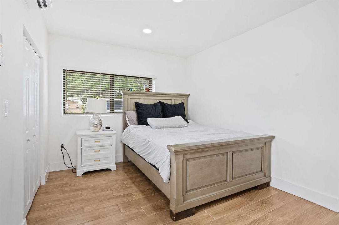 27-web-or-mls-5420-johnson-st