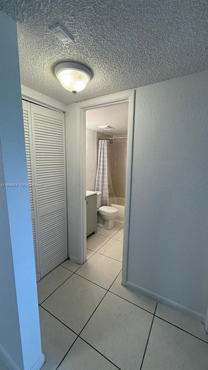 Active With Contract: $1,700 (1 beds, 1 baths, 660 Square Feet)