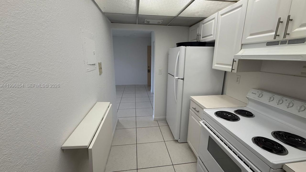 Active With Contract: $1,700 (1 beds, 1 baths, 660 Square Feet)