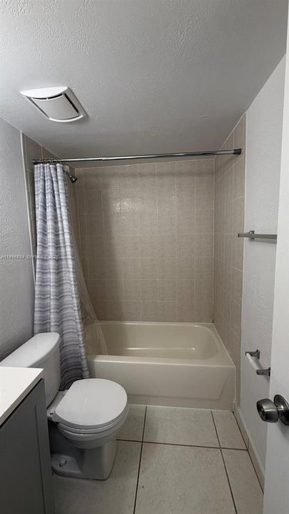 Active With Contract: $1,700 (1 beds, 1 baths, 660 Square Feet)