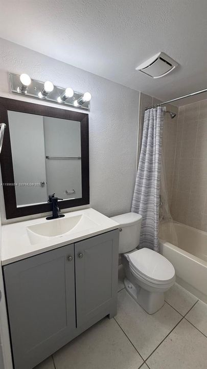 Active With Contract: $1,700 (1 beds, 1 baths, 660 Square Feet)