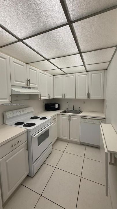 Active With Contract: $1,700 (1 beds, 1 baths, 660 Square Feet)