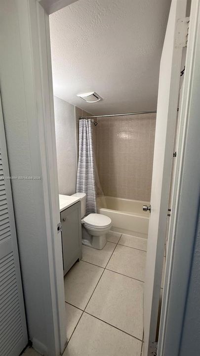 Active With Contract: $1,700 (1 beds, 1 baths, 660 Square Feet)