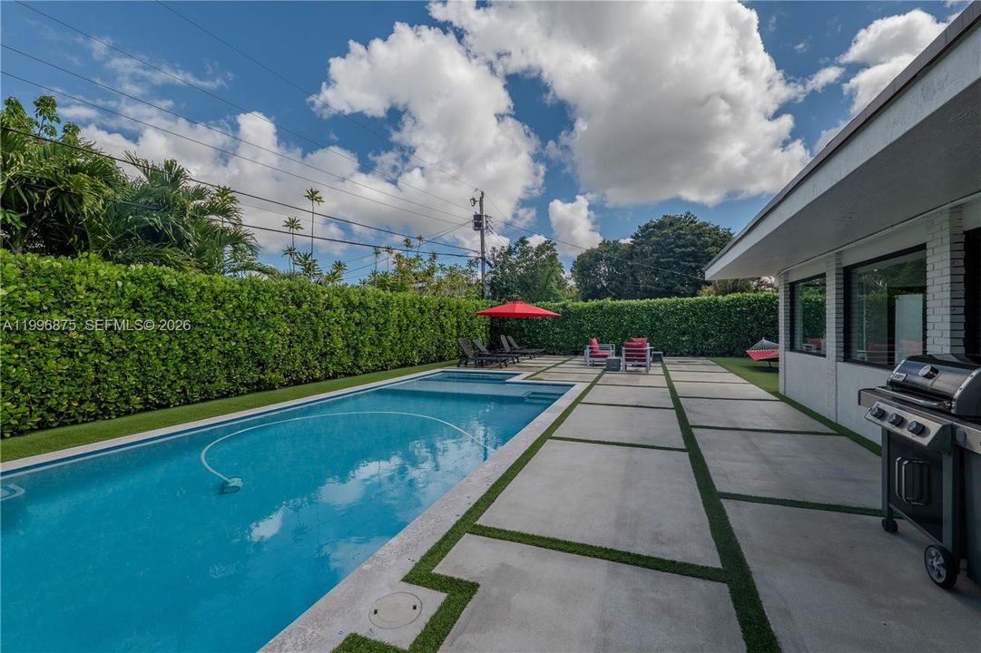 Heated Pool 15x30 with 5x9 Flush Spa