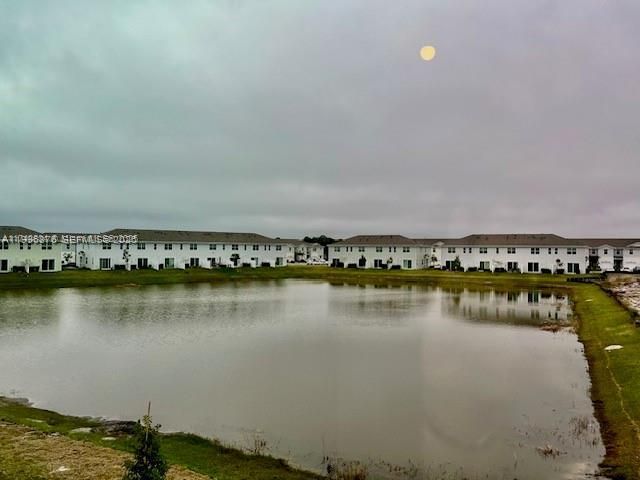 Active With Contract: $2,800 (4 beds, 2 baths, 1900 Square Feet)