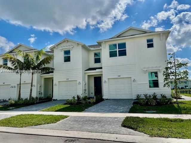 Active With Contract: $2,800 (4 beds, 2 baths, 1900 Square Feet)