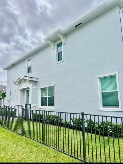 Active With Contract: $2,800 (4 beds, 2 baths, 1900 Square Feet)