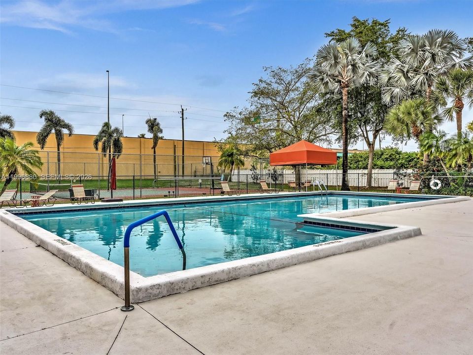For Rent: $3,250 (2 beds, 2 baths, 1175 Square Feet)