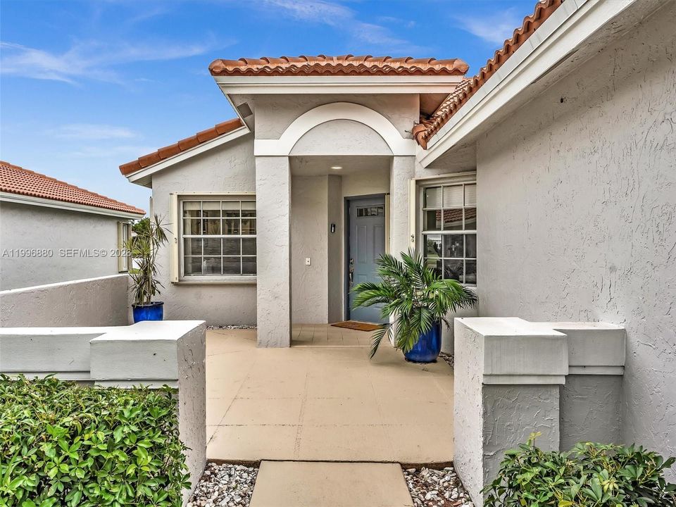 For Rent: $3,250 (2 beds, 2 baths, 1175 Square Feet)