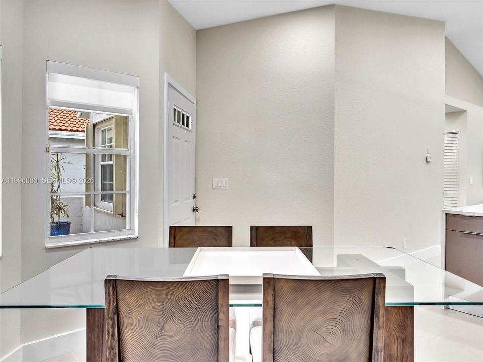 For Rent: $3,250 (2 beds, 2 baths, 1175 Square Feet)