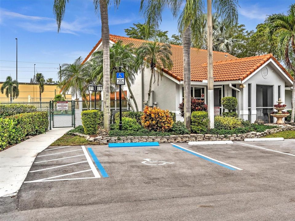 For Rent: $3,250 (2 beds, 2 baths, 1175 Square Feet)