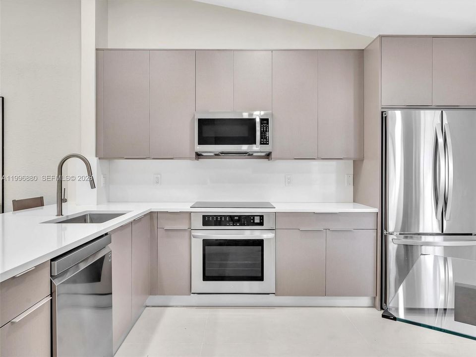 For Rent: $3,250 (2 beds, 2 baths, 1175 Square Feet)