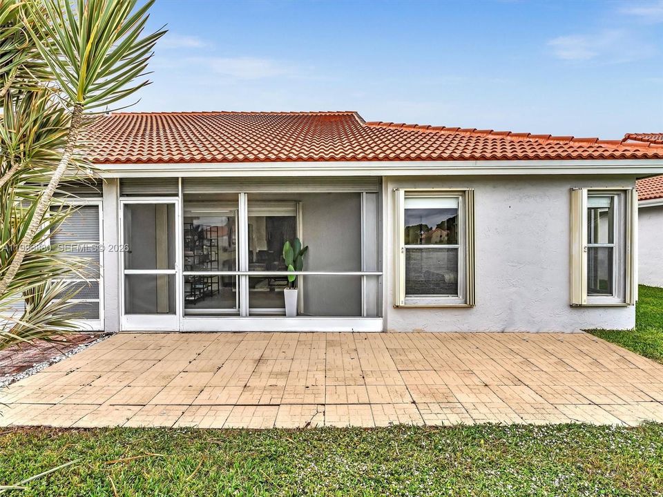 For Rent: $3,250 (2 beds, 2 baths, 1175 Square Feet)