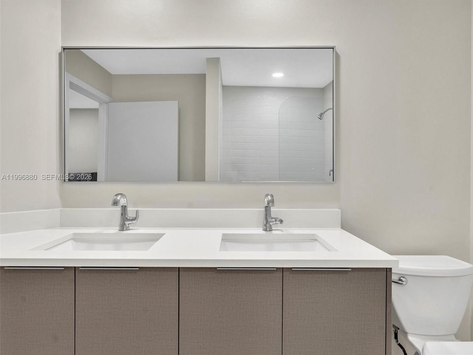 For Rent: $3,250 (2 beds, 2 baths, 1175 Square Feet)