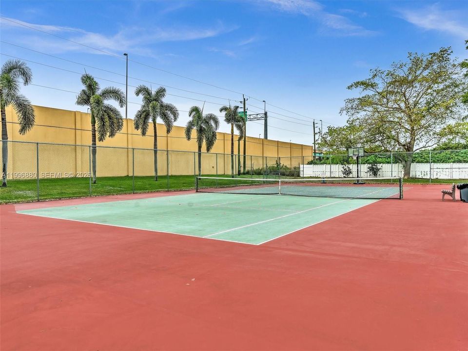 For Rent: $3,250 (2 beds, 2 baths, 1175 Square Feet)