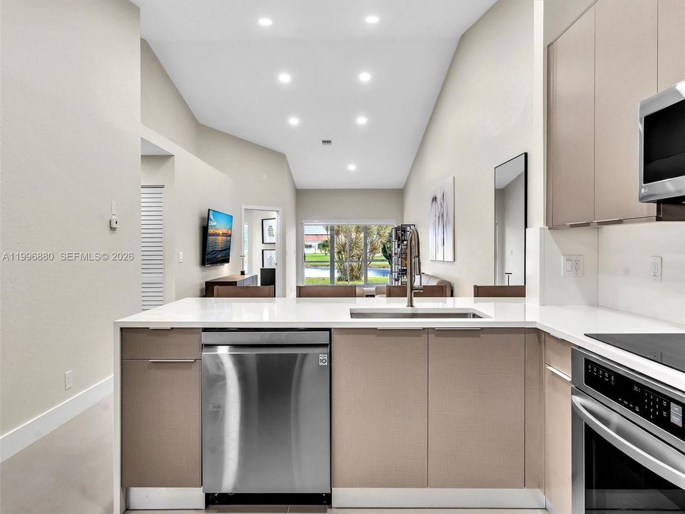 For Rent: $3,250 (2 beds, 2 baths, 1175 Square Feet)