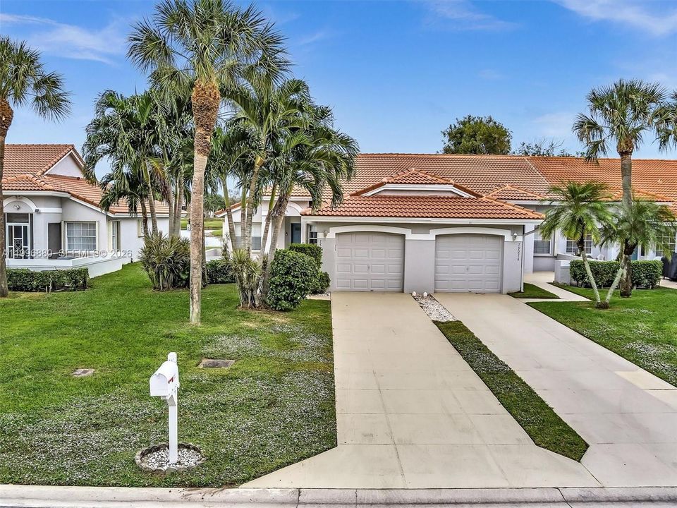 For Rent: $3,250 (2 beds, 2 baths, 1175 Square Feet)
