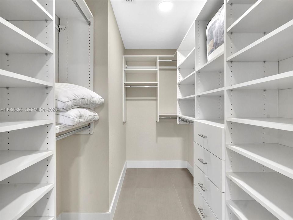 For Rent: $3,250 (2 beds, 2 baths, 1175 Square Feet)