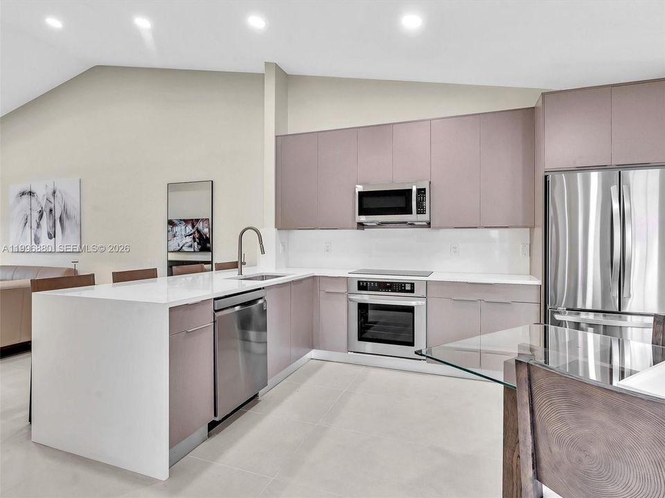 For Rent: $3,250 (2 beds, 2 baths, 1175 Square Feet)