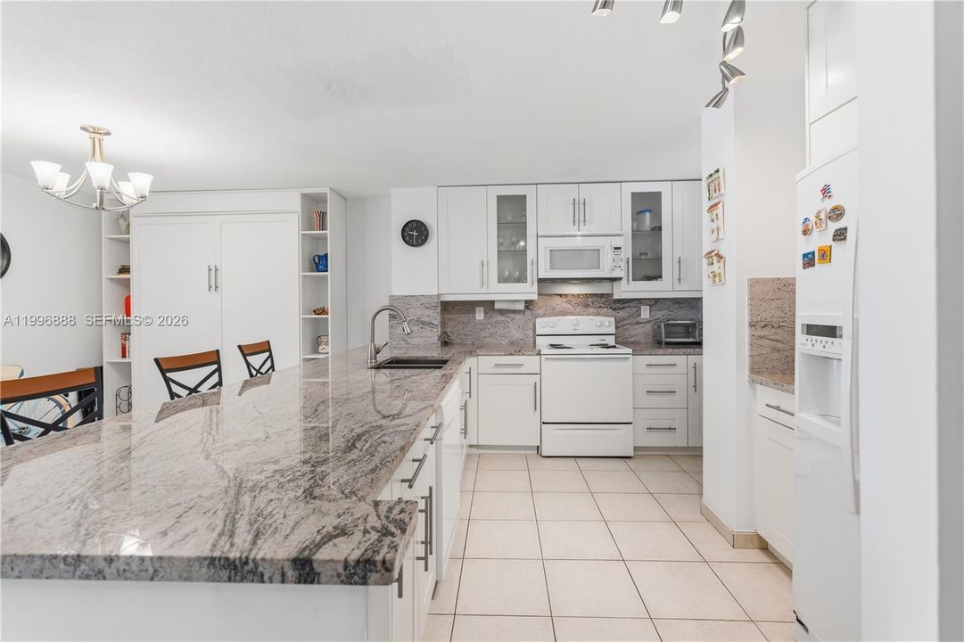 For Sale: $350,000 (1 beds, 1 baths, 1006 Square Feet)