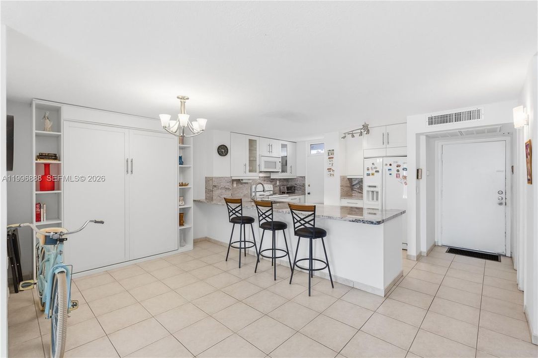 For Sale: $350,000 (1 beds, 1 baths, 1006 Square Feet)