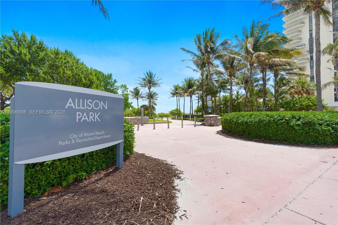 For Sale: $350,000 (1 beds, 1 baths, 1006 Square Feet)