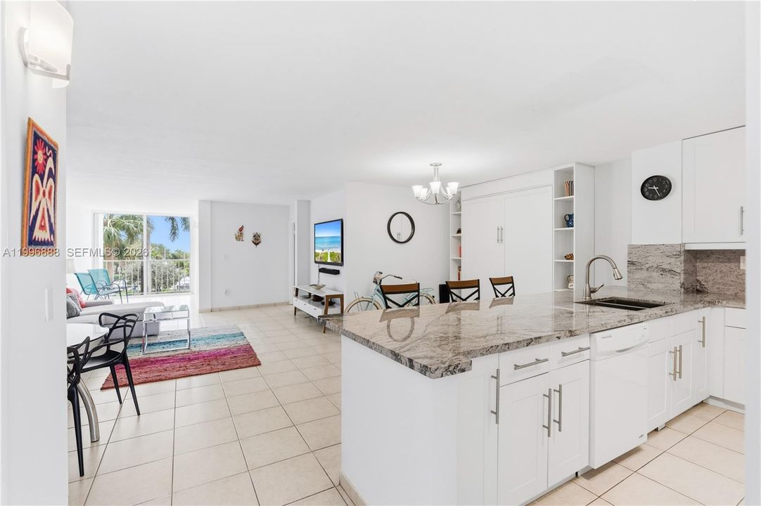For Sale: $350,000 (1 beds, 1 baths, 1006 Square Feet)