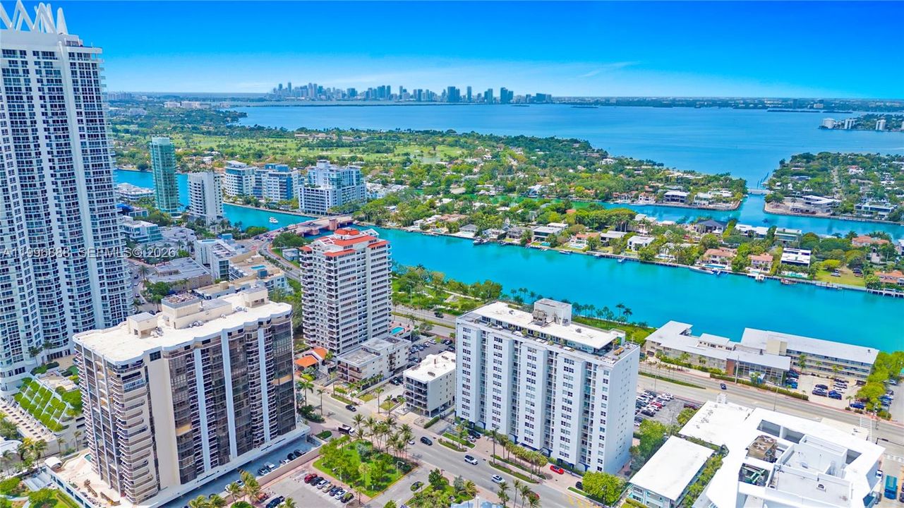 For Sale: $350,000 (1 beds, 1 baths, 1006 Square Feet)