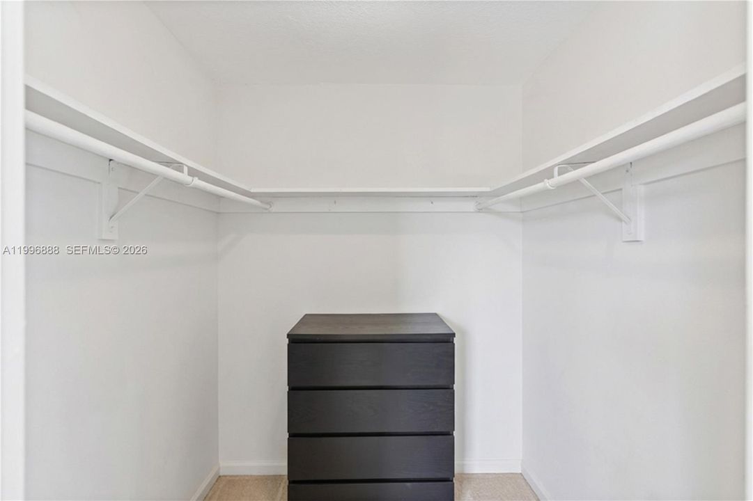 For Sale: $350,000 (1 beds, 1 baths, 1006 Square Feet)