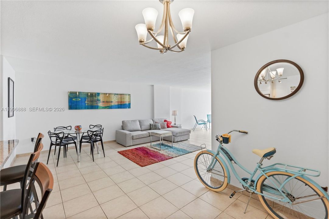 For Sale: $350,000 (1 beds, 1 baths, 1006 Square Feet)