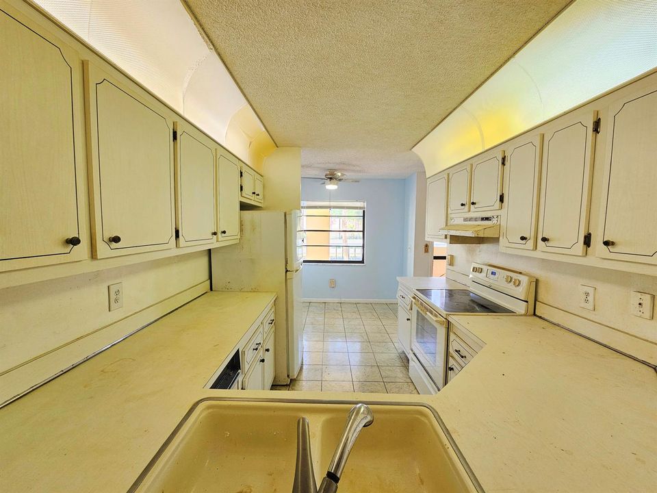 Kitchen (2)