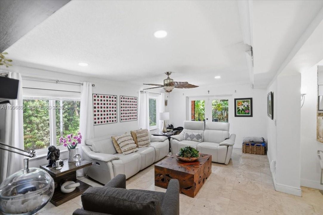 En Venta: $1,175,000 (3 camas, 3 baños, 1804 Pies cuadrados)