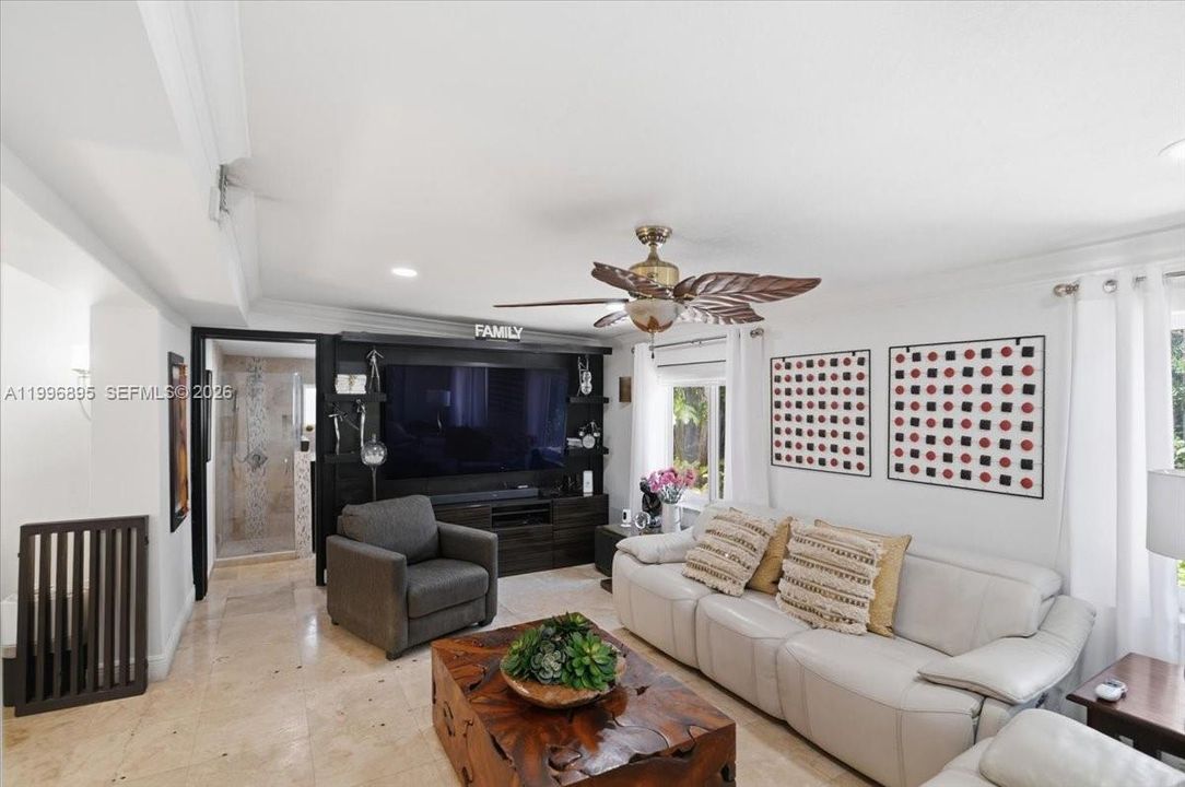 En Venta: $1,175,000 (3 camas, 3 baños, 1804 Pies cuadrados)