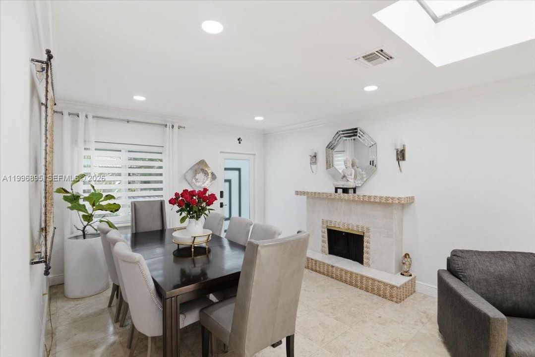 En Venta: $1,175,000 (3 camas, 3 baños, 1804 Pies cuadrados)