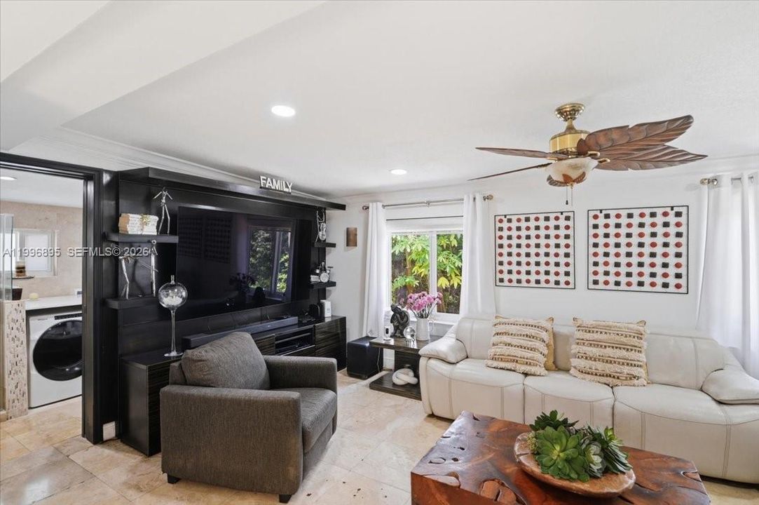 En Venta: $1,175,000 (3 camas, 3 baños, 1804 Pies cuadrados)