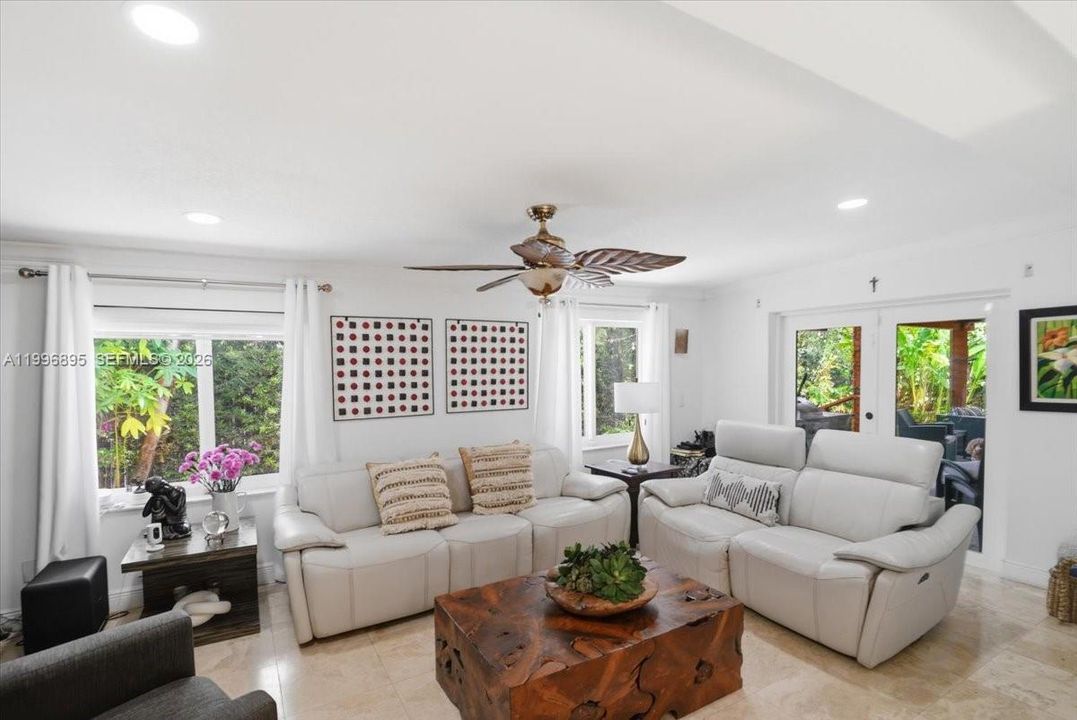 En Venta: $1,175,000 (3 camas, 3 baños, 1804 Pies cuadrados)