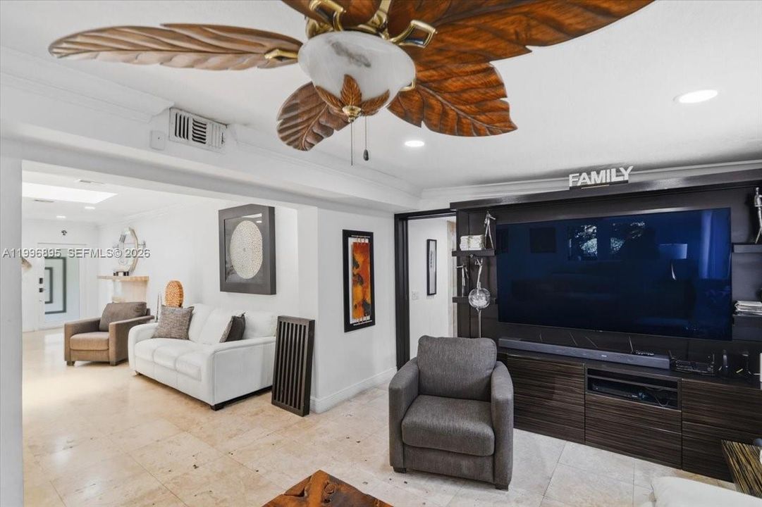 En Venta: $1,175,000 (3 camas, 3 baños, 1804 Pies cuadrados)