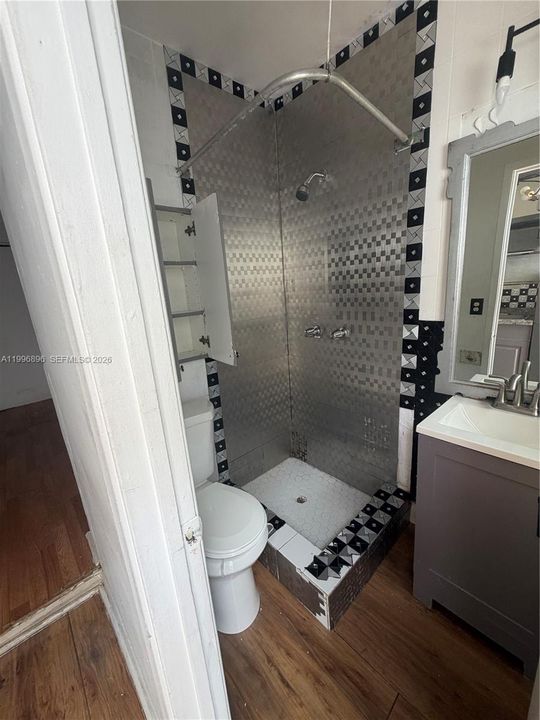 На продажу: $675,000 (0.11 acres)