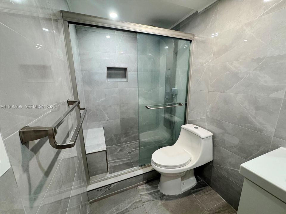 For Sale: $209,900 (1 beds, 1 baths, 827 Square Feet)
