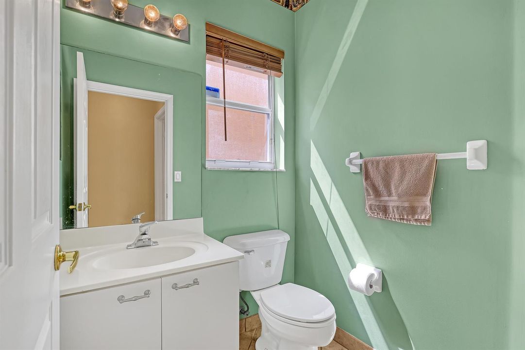 Guest Bathroom 1st Floor