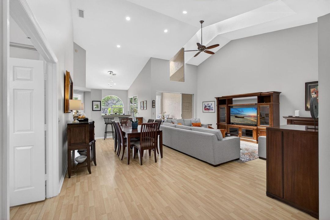 LIVING ROOM/DINNING ROOM