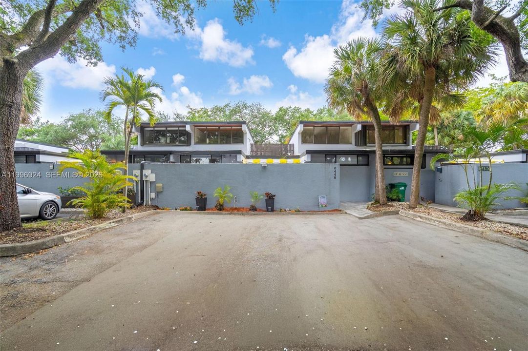Active With Contract: $449,000 (2 beds, 2 baths, 972 Square Feet)
