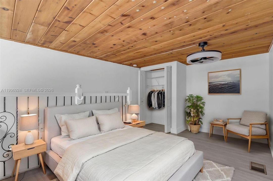 Active With Contract: $449,000 (2 beds, 2 baths, 972 Square Feet)
