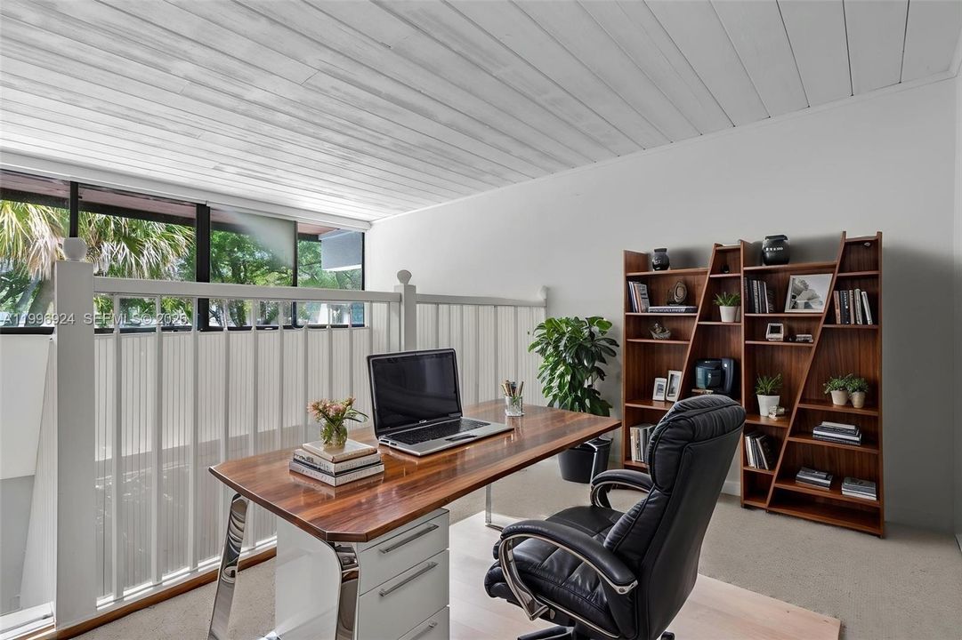 Active With Contract: $449,000 (2 beds, 2 baths, 972 Square Feet)